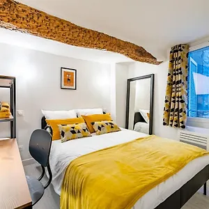 Roche : 3 Chambres,6 Personnes, Bien Equipe, Deco+ Toulon